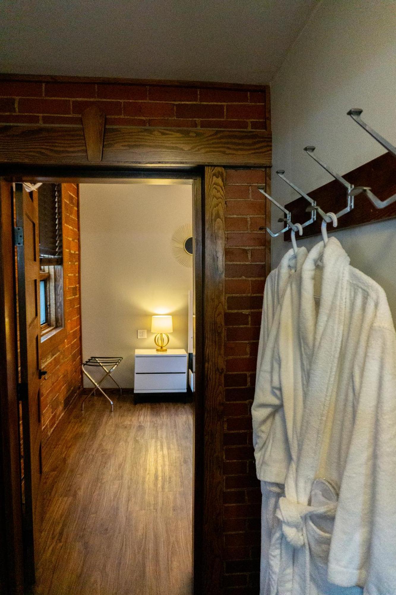 The Baker Hotel Cranbrook Luaran gambar